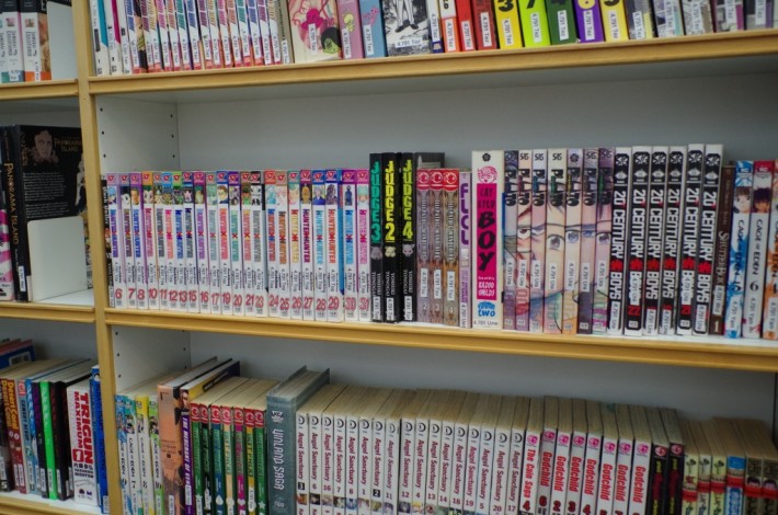 フィンランド　ヘルシンキ　図書館　マンガ