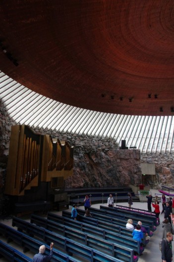 フィンランド　ヘルシンキ　テンペリアウキオ教会　岩の教会