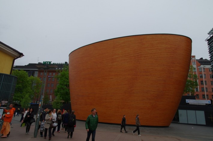 フィンランド　ヘルシンキ　カンピ礼拝堂　木の教会