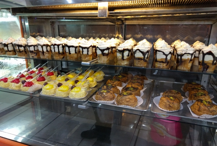 イラン ラーヒージャン クッキー工場