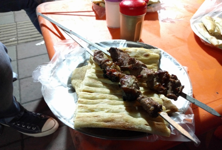 イラン ラシュト 路上バーベキュー