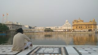 インド　アムリトサル　黄金寺院