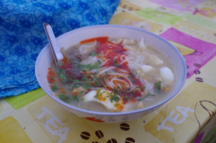 ミャンマー　ヒスポー　ご飯