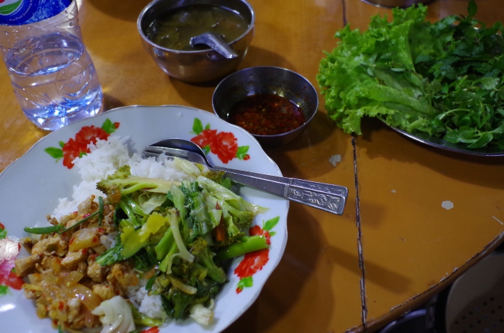 ミャンマー　ヒスポー　ご飯